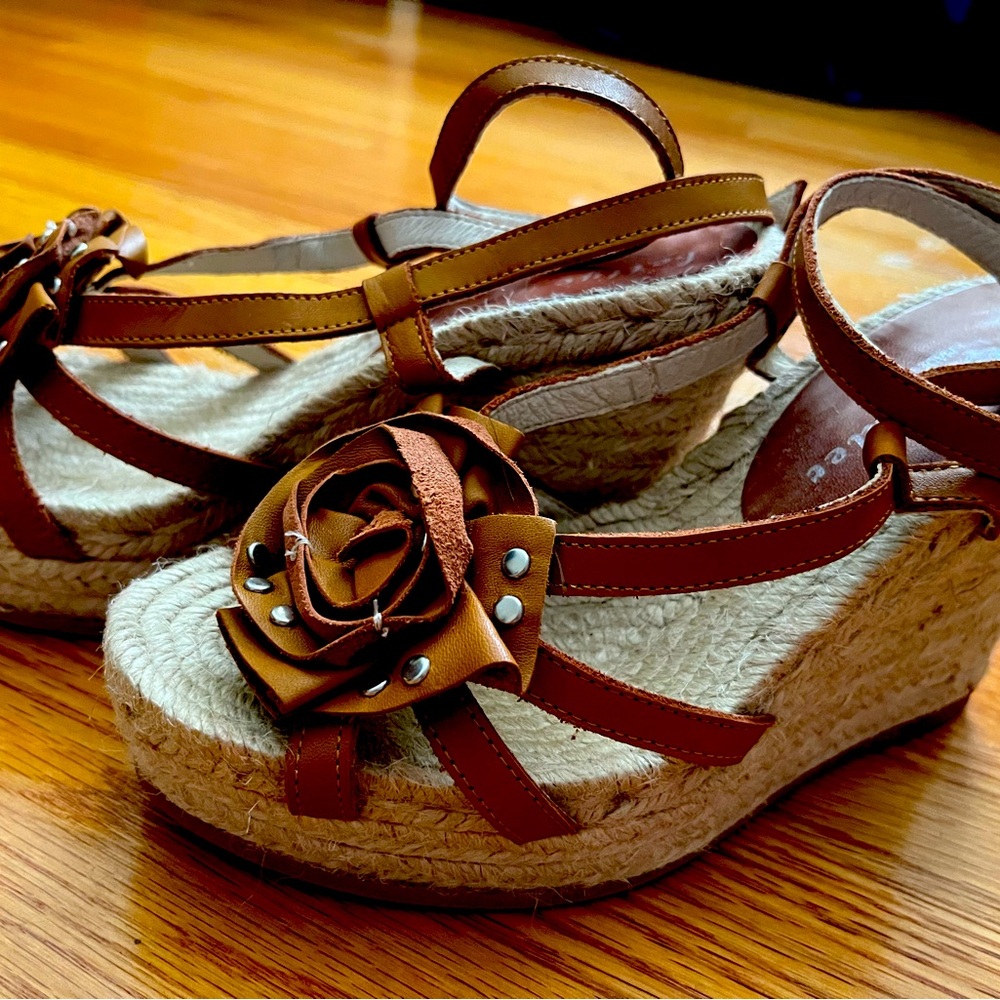 Brand new Bettye Mueller espadrille with calf leather. Size 7.